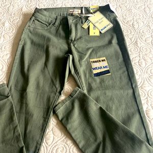 Long paints, army green in color